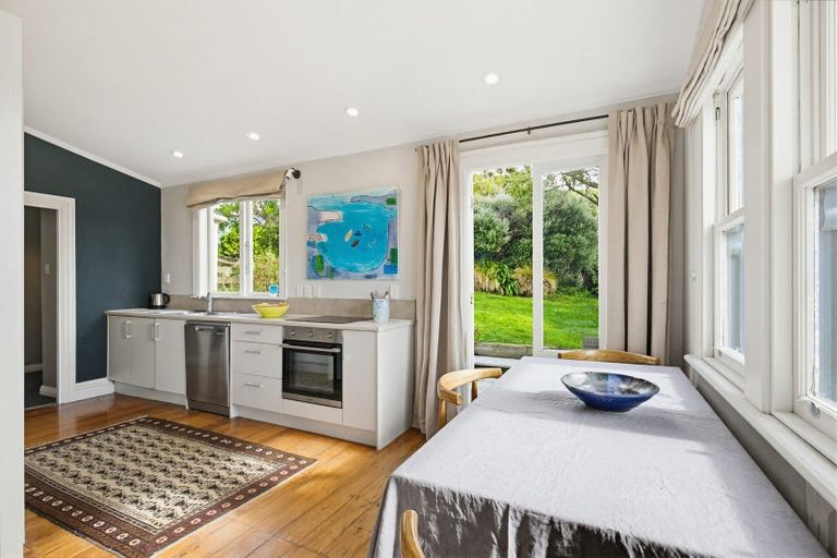 Photo of property in 32 Eden Street, Island Bay, Wellington, 6023