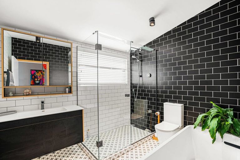 Photo of property in 6 Soudley Court, Jacks Point, Queenstown, 9371