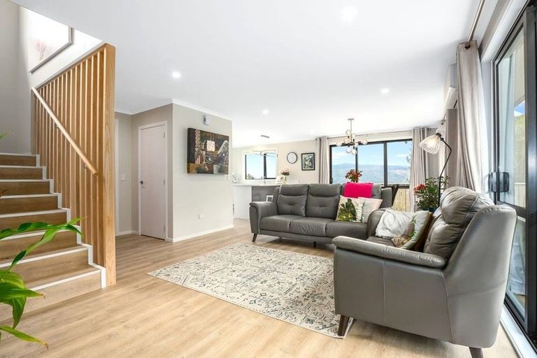Photo of property in 13 Cosgrove Rise, Riverstone Terraces, Upper Hutt, 5018
