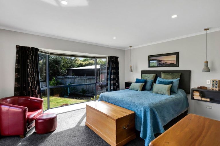 Photo of property in 19 Ashmore Drive, Frankleigh Park, New Plymouth, 4310