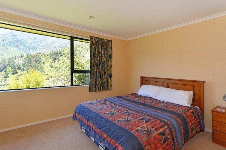Photo of property in 25 Soucis Lane, Okiwi Bay, 7193