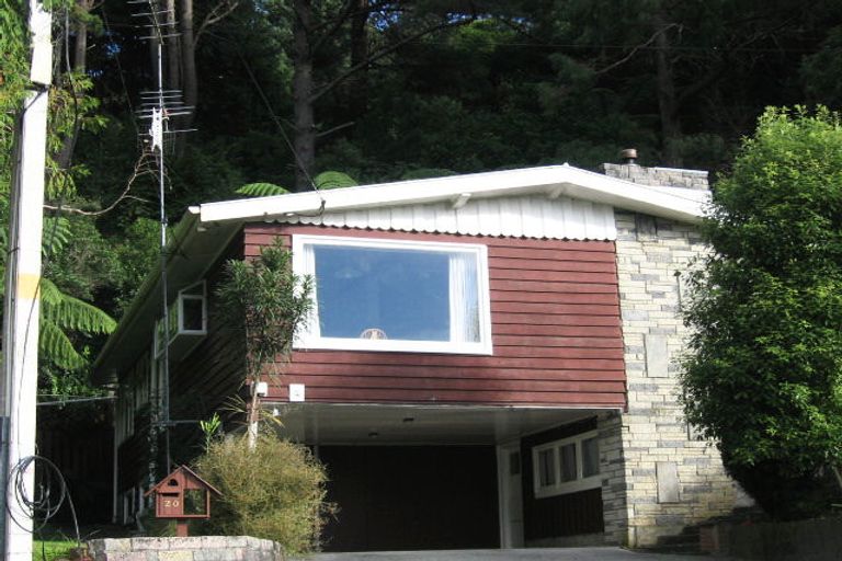 Photo of property in 20 Thomson Grove, Stokes Valley, Lower Hutt, 5019