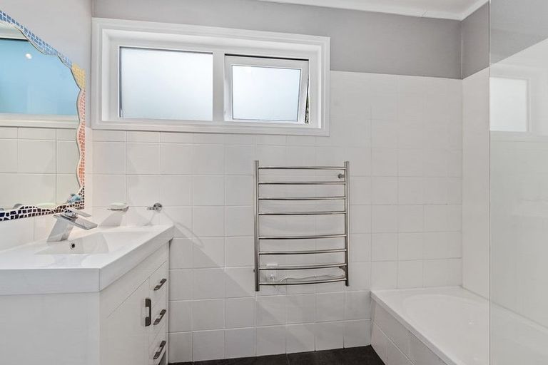 Photo of property in 9 Glenwood Avenue, Birkenhead, Auckland, 0626