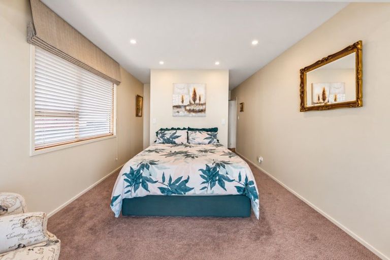 Photo of property in 6 Durness Place, Red Beach, 0932