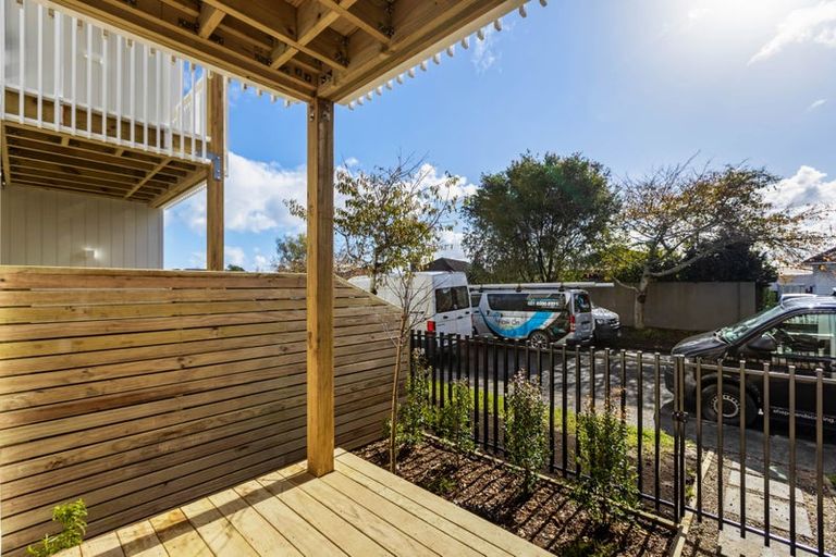 Photo of property in 11/2 Moor Avenue, Te Atatu Peninsula, Auckland, 0610