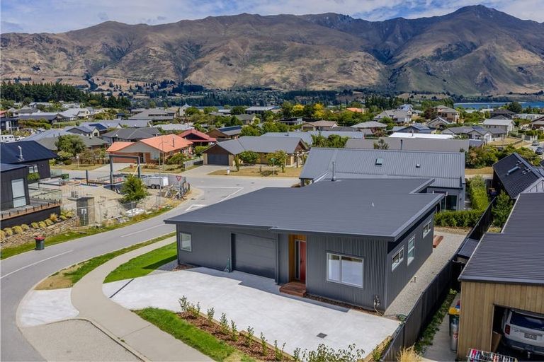 Photo of property in 3 Landsborough Lane, Wanaka, 9305