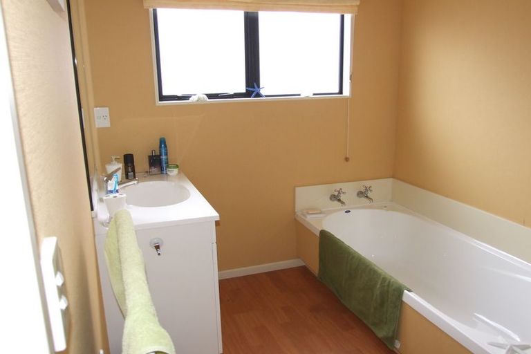 Photo of property in 8 Tiraumea Street, Palmerston North, 4410