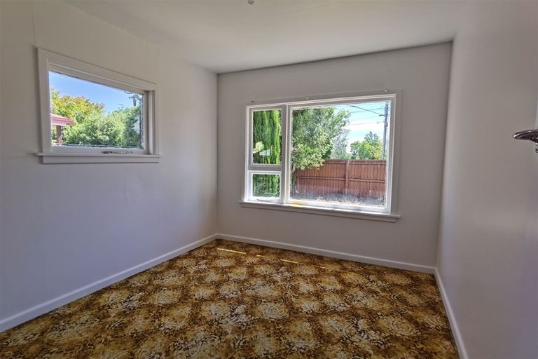 Photo of property in 94 Avondale Road, Avondale, Christchurch, 8061