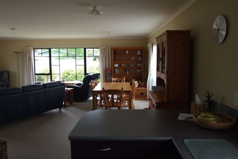 Photo of property in 8 Tiraumea Street, Palmerston North, 4410