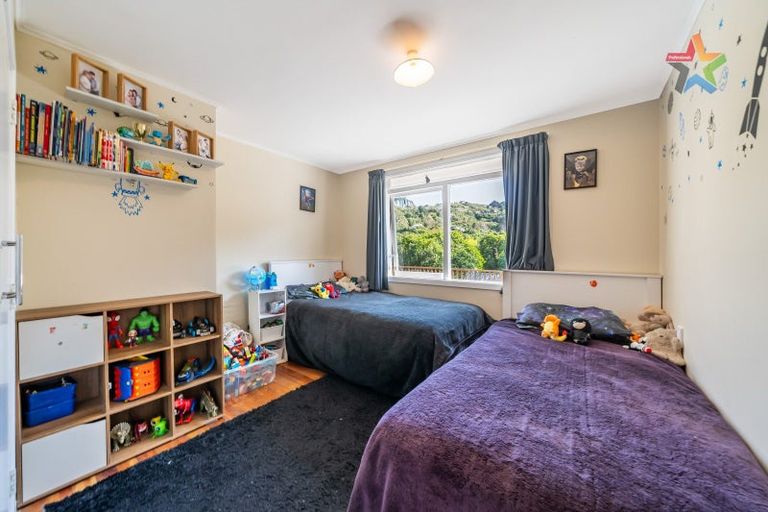 Photo of property in 64 Pekanga Road, Normandale, Lower Hutt, 5010