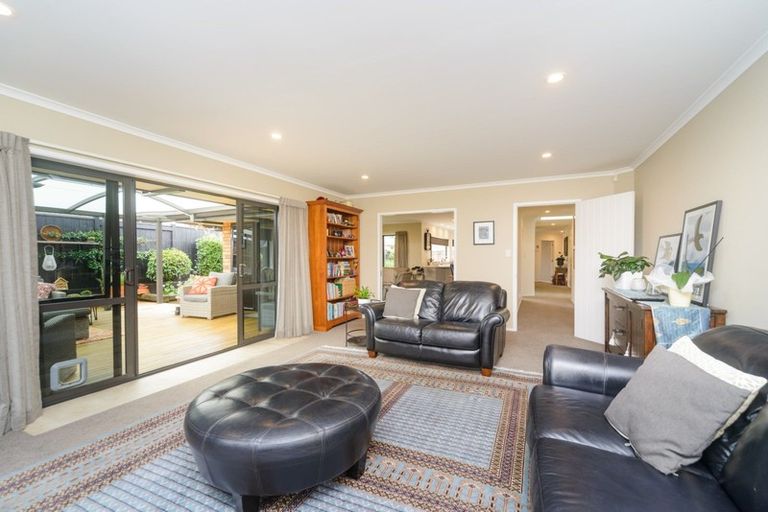 Photo of property in 14 Tennyson Avenue, Kelvin Grove, Palmerston North, 4414
