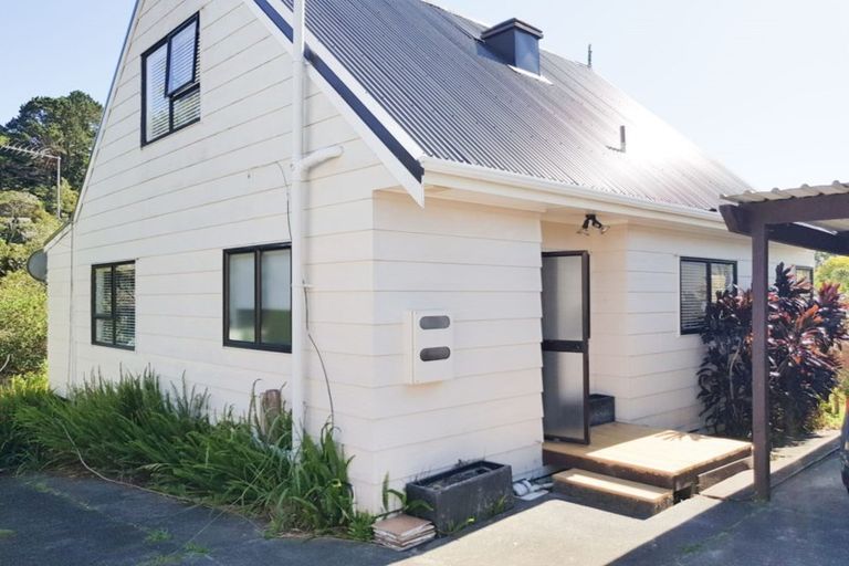 Photo of property in 2/110 Lynn Road, Bayview, Auckland, 0629