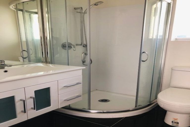 Photo of property in 8 Longwood Place, Forrest Hill, Auckland, 0620