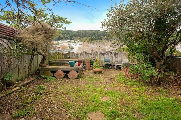 Photo of property in 10 Edge Hill, Mount Victoria, Wellington, 6011