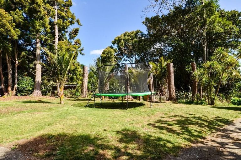Photo of property in 136 Horsman Road, Waitakere, Henderson, 0782