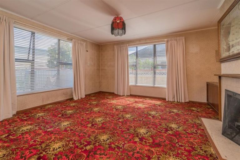 Photo of property in 72 Kelman Road, Kelston, Auckland, 0602