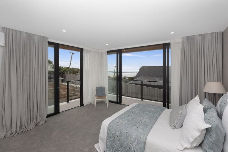 Photo of property in 73 Moncks Spur Road, Redcliffs, Christchurch, 8081