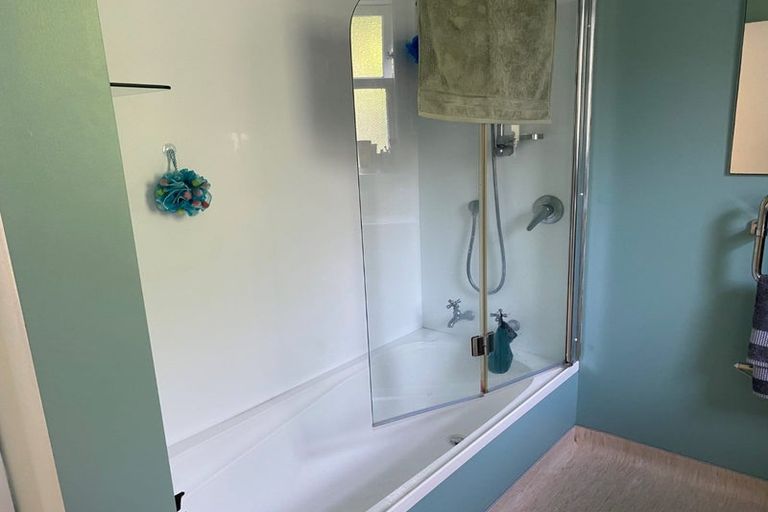 Photo of property in 60 Ruskin Road, Newlands, Wellington, 6037