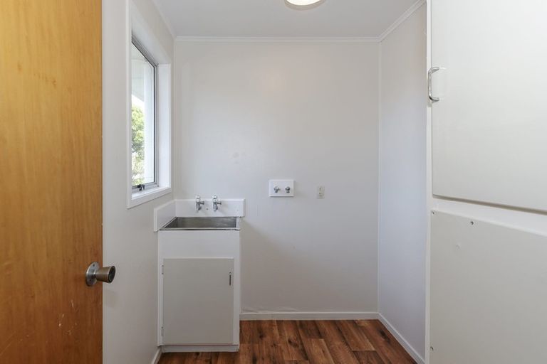 Photo of property in 42 Chislehurst Street, Henderson, Auckland, 0612