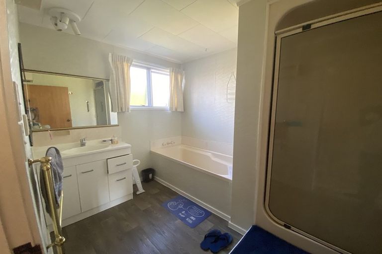 Photo of property in 5/39 Norcross Avenue, Henderson, Auckland, 0612