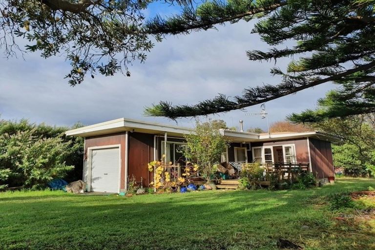 Photo of property in 17 Rangihiroa Street, Waikanae Beach, Waikanae, 5036