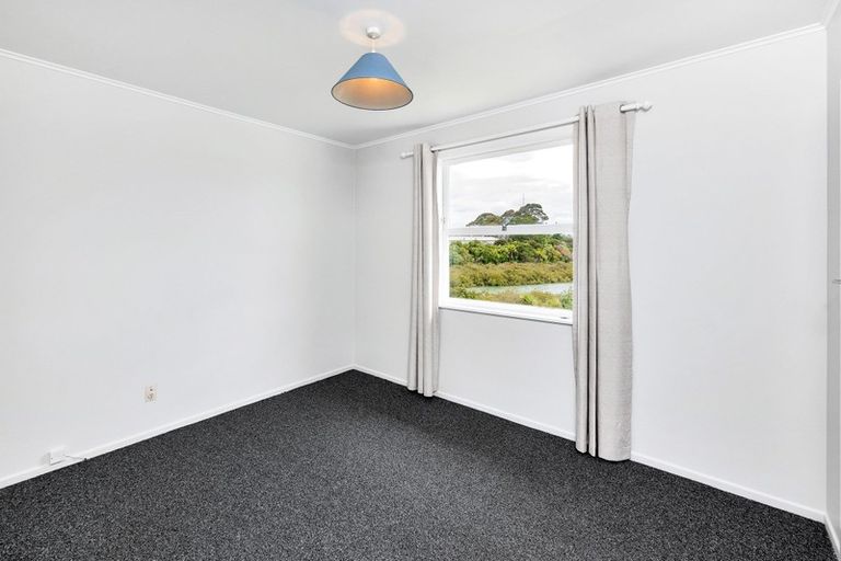 Photo of property in 141 Flanshaw Road, Te Atatu South, Auckland, 0610