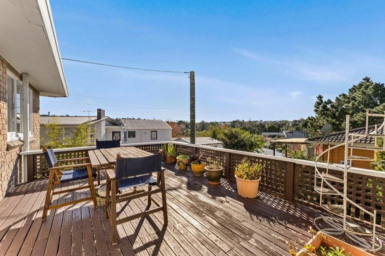Photo of property in 1/27 Kaipatiki Road, Glenfield, Auckland, 0629
