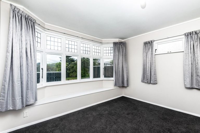 Photo of property in 4a Tarawera Road, Johnsonville, Wellington, 6037