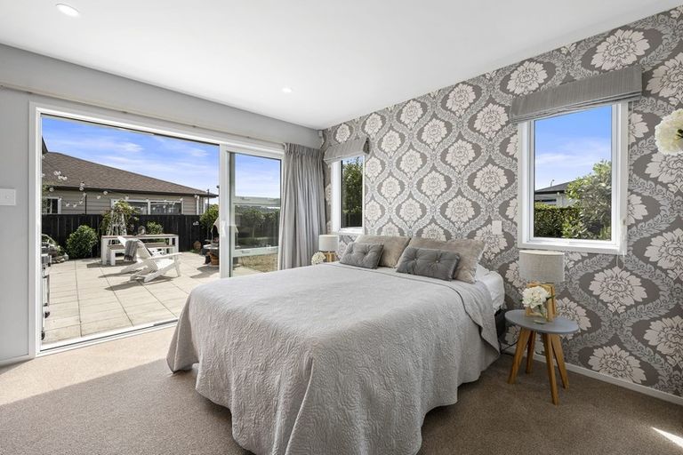 Photo of property in 37 Pohutukawa Parade, Riverhead, 0820