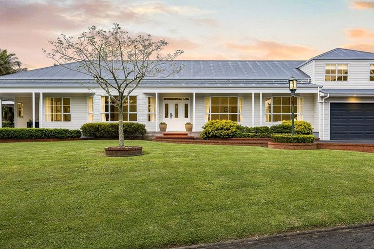 Photo of property in 27 Almond Grove, Greenhithe, Auckland, 0632