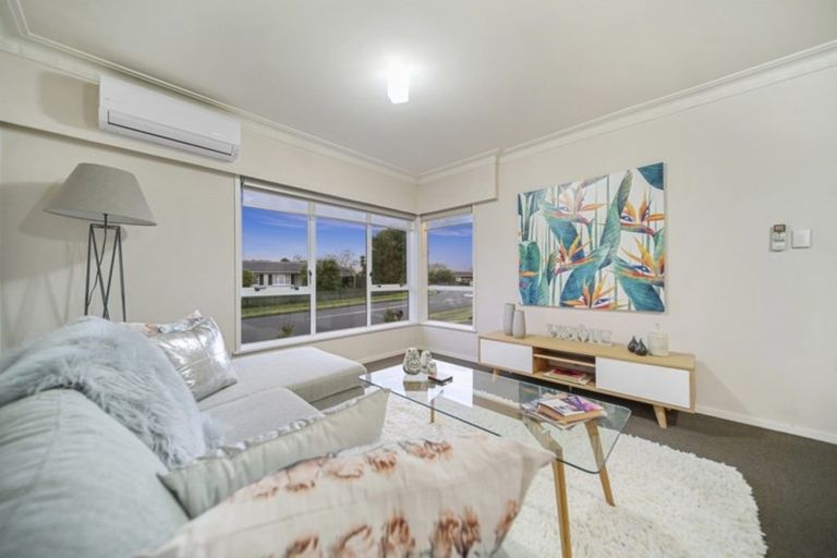 Photo of property in 2a Kurnell Drive, Botany Downs, Auckland, 2010