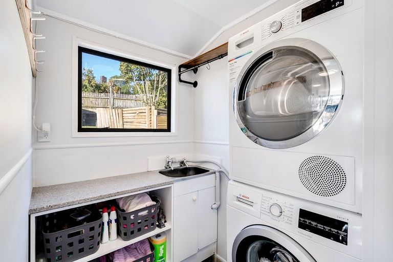 Photo of property in 15 Amanda Avenue, Dinsdale, Hamilton, 3204