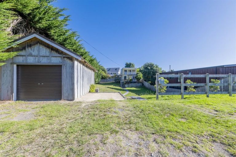 Photo of property in 28 Hona Street, Waikanae Beach, Waikanae, 5036