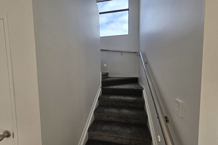 Photo of property in 4f Hepburn Road, Glendene, Auckland, 0602