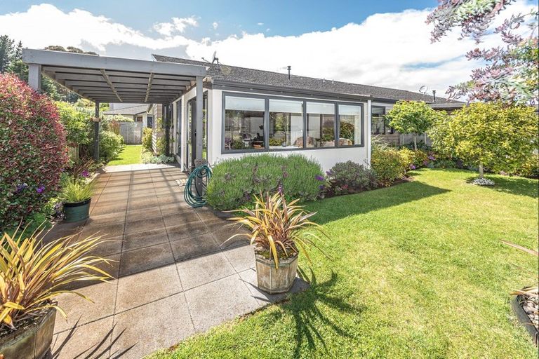 Photo of property in Caversham Park, 2/33 Caversham Road, Westmere, Whanganui, 4501