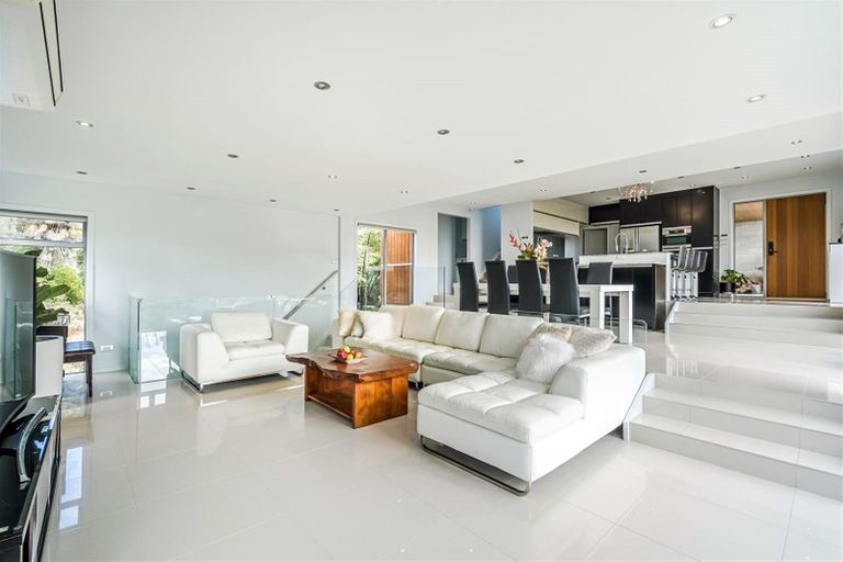 Photo of property in 2/114 Sunrise Avenue, Mairangi Bay, Auckland, 0630