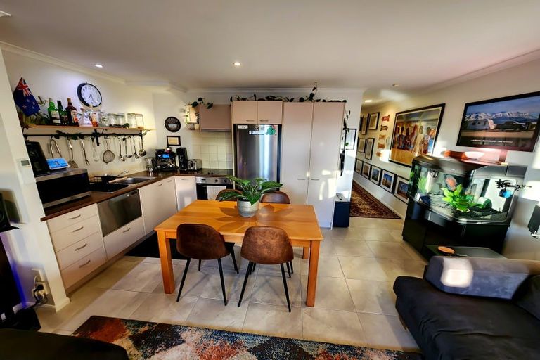 Photo of property in Paramount Apartments, 4/281 Maunganui Road, Mount Maunganui, 3116