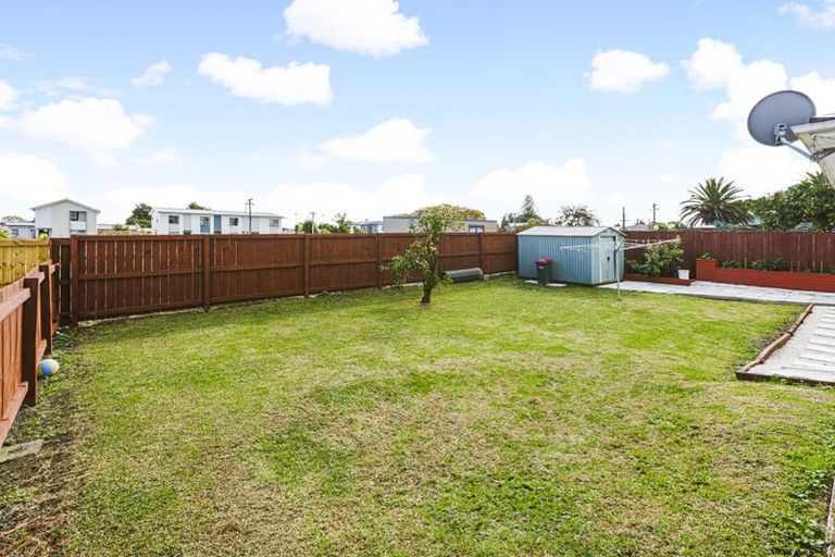 Photo of property in 2/5 Royal Arch Place, Rosehill, Papakura, 2113