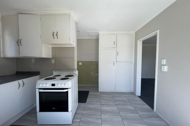 Photo of property in 1/115 Mcleod Road, Te Atatu South, Auckland, 0610