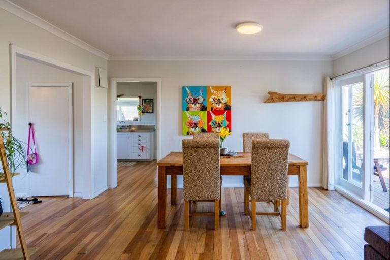 Photo of property in 1 Toru Road, Paraparaumu Beach, Paraparaumu, 5032