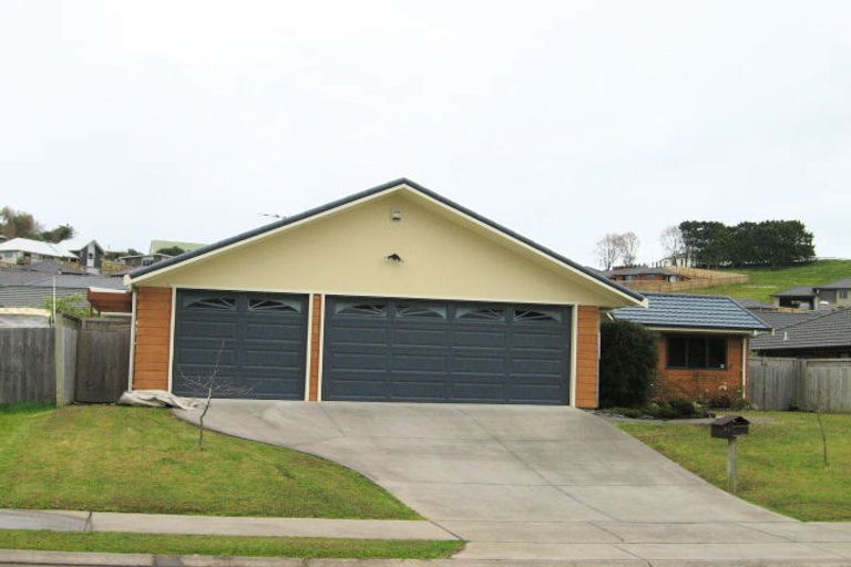 Photo of property in 48 Cabeleigh Drive, Helensville, 0800