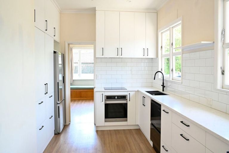 Photo of property in 128 Napier Road, Havelock North, 4130