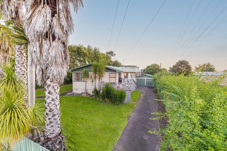 Photo of property in 17 Snell Avenue, Papakura, 2110