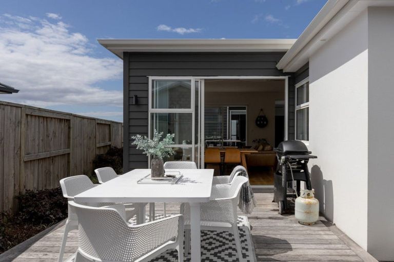 Photo of property in 24 Knightia Drive, Papamoa Beach, Papamoa, 3118