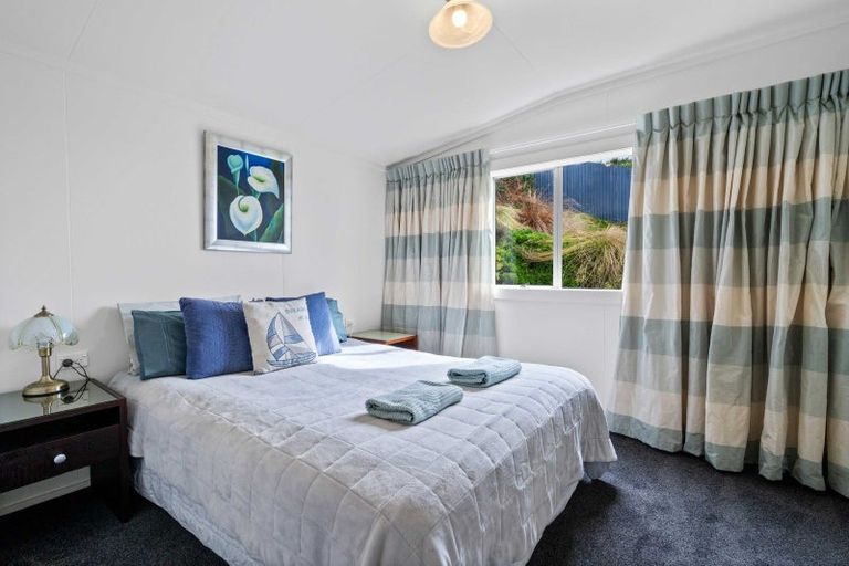 Photo of property in 90 Marine Parade, Bluff, 9814