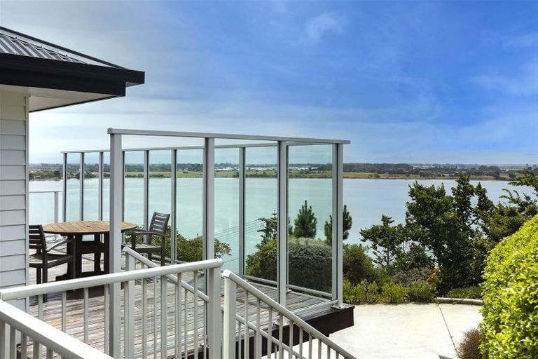 Photo of property in 19 The Brae, Mount Pleasant, Christchurch, 8081