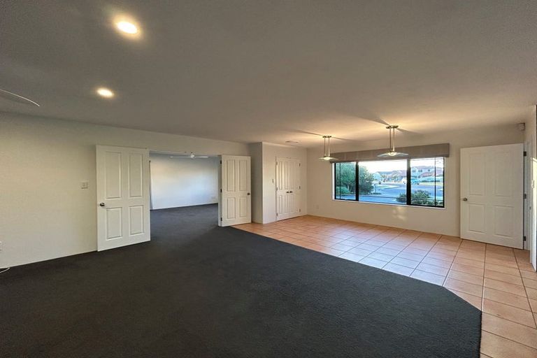 Photo of property in 37 Pukekura Place, Taradale, Napier, 4112