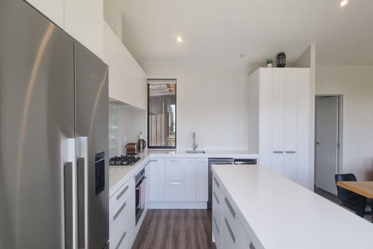 Photo of property in 16 Kinross Lane, Jacks Point, Queenstown, 9371