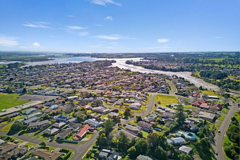 Photo of property in 14 Norfolk Rise, Waiuku, 2123