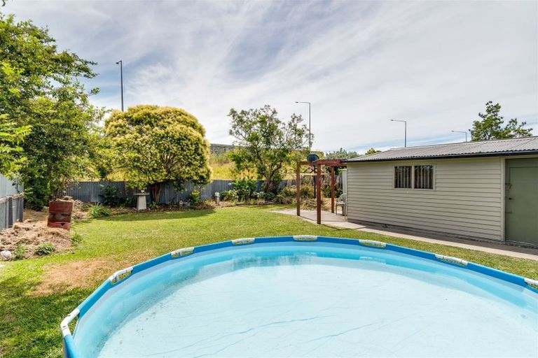 Photo of property in 86 Clarence Cox Crescent, Pirimai, Napier, 4112